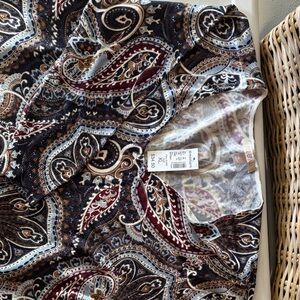 Roz & Ali  Multicolor Paisley V-Neck Top. 3/4 sleeves